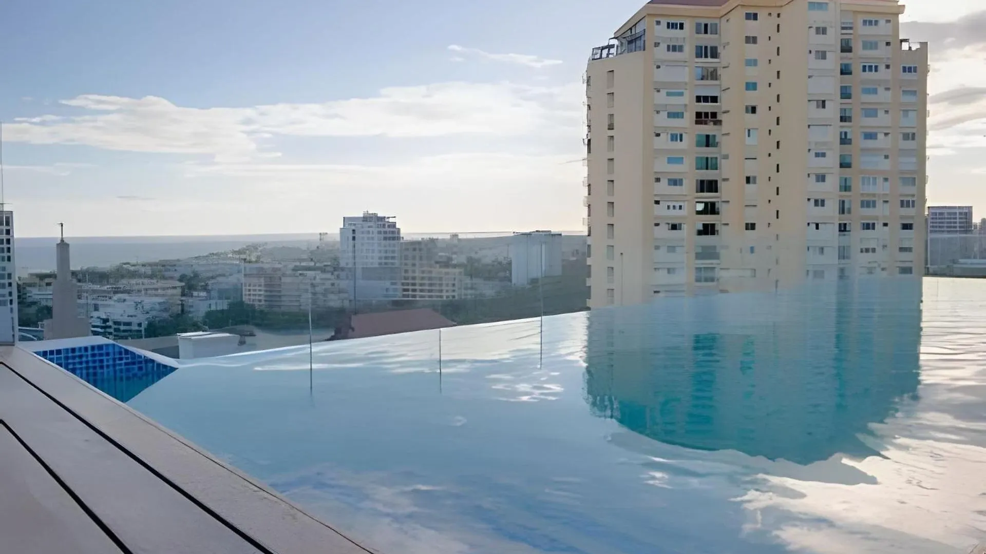 Luxe Studio Apt Infinity Pool Panoviews 100Mbwifi Villa Santo Domingo