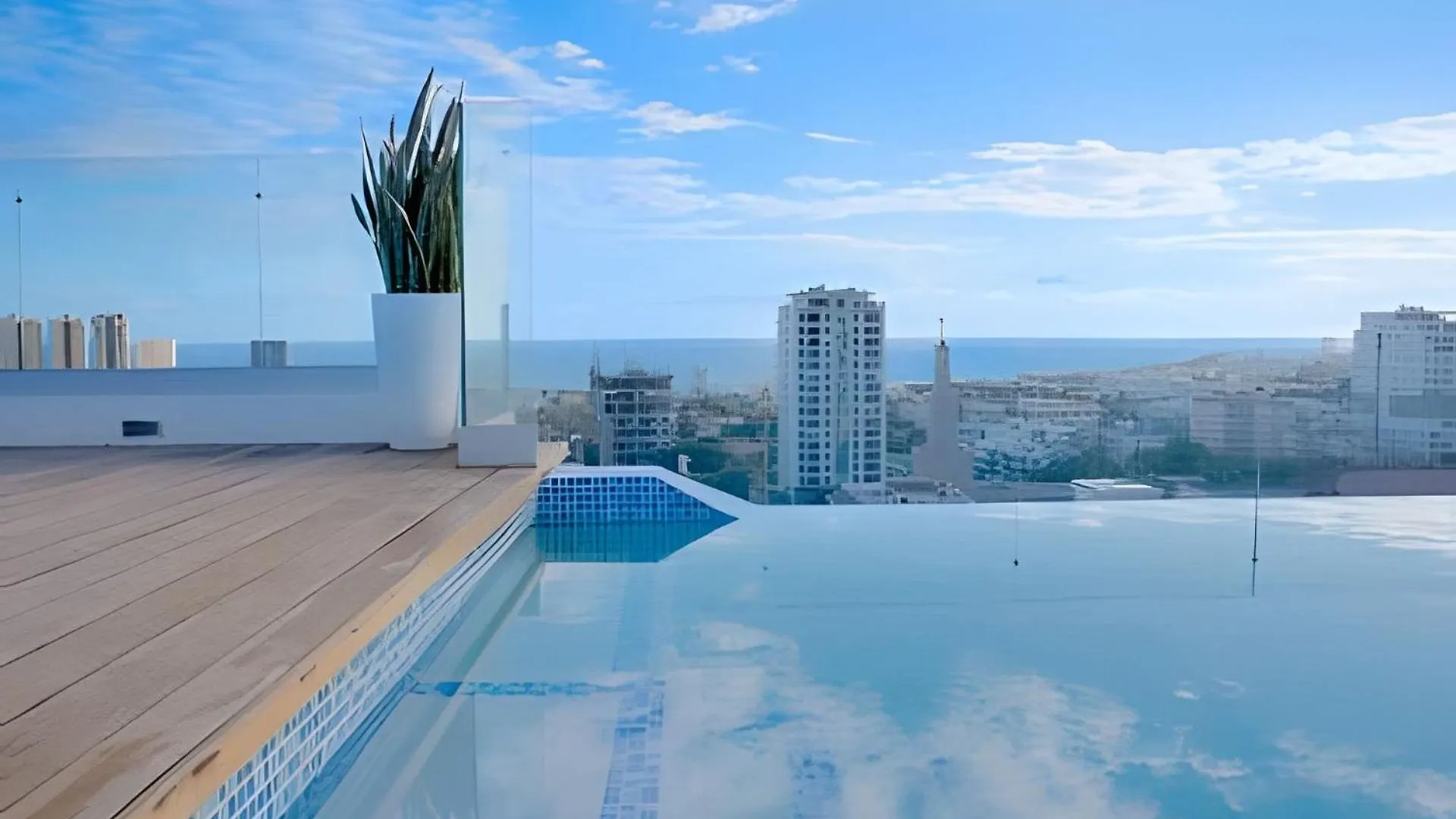 Luxe Studio Apt Infinity Pool Panoviews 100Mbwifi Villa Santo Domingo